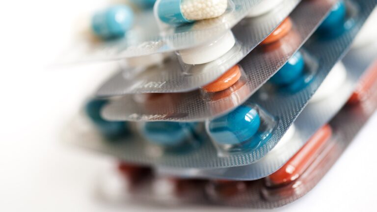 L’explosion des prix des médicaments menace l’accès aux soins