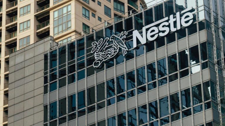 Nestlé le prouve : les gros actionnaires sont bien les ennemis des travailleurs