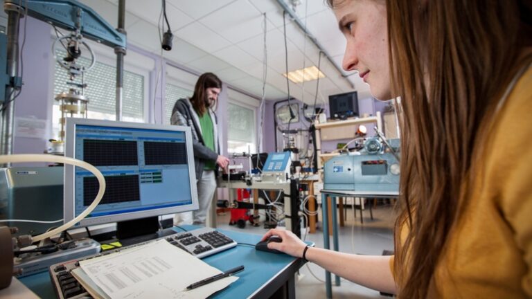 Le budget 2026 s’attaque aux apprentis : une réforme injuste et hypocrite