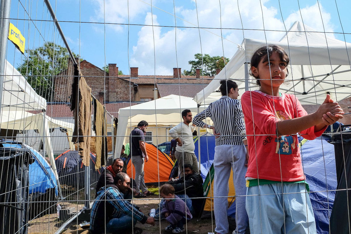 Camp de rétention de migrants. Photo Martin Leveneur
