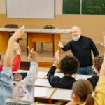 Professeur devant sa classe