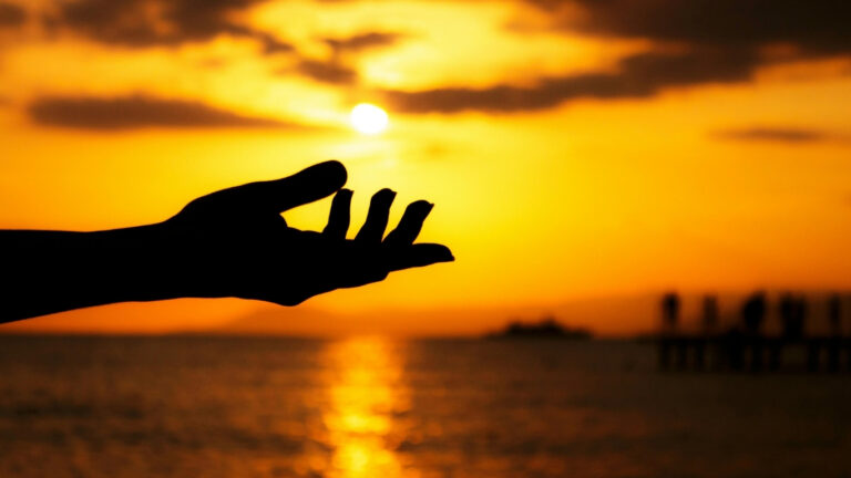 Géo-ingénierie solaire : face à l’urgence climatique, le danger des apprentis sorciers