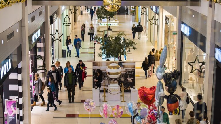 Pourquoi le travail le dimanche est un non-sens social, sociétal et même économique