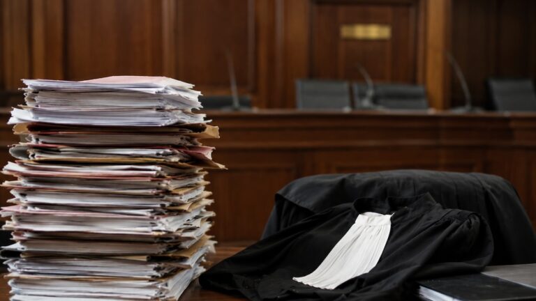 L’indécence des donneurs d’ordres face à une justice exsangue