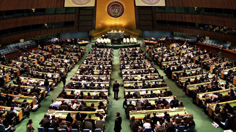 IA : quand l’ONU s’alarme du grand hold-up technologique