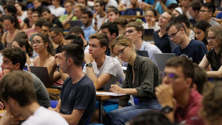 APL : pourquoi 350 000 étudiants pourraient perdre tout ou partie de leur aide au logement