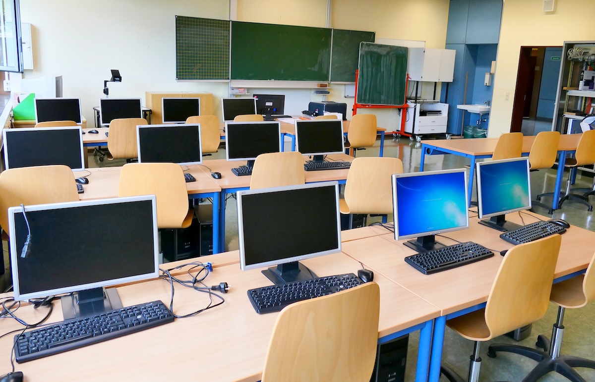 salle d'informatique à l'école