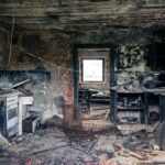 Intérieur maison brûlée incendie