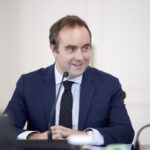 Photo de Sébastien Lecornu souriant