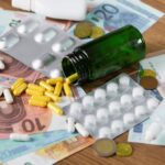 Illustration coût médicaments argent euro
