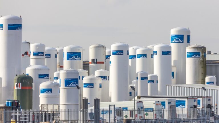 Crise énergétique : pour Macron l’urgence climatique passe après