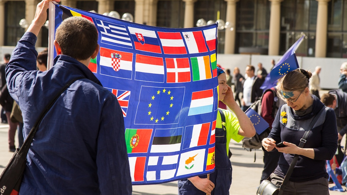 Drapeau avec les différents pays d'Europe