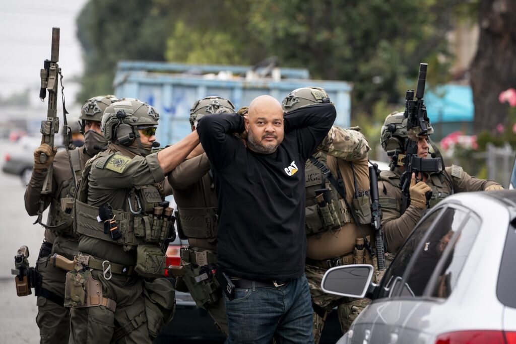 Arrestation de l'ICE. (Department of Homeland Security photo by Tia Dufour-CC)